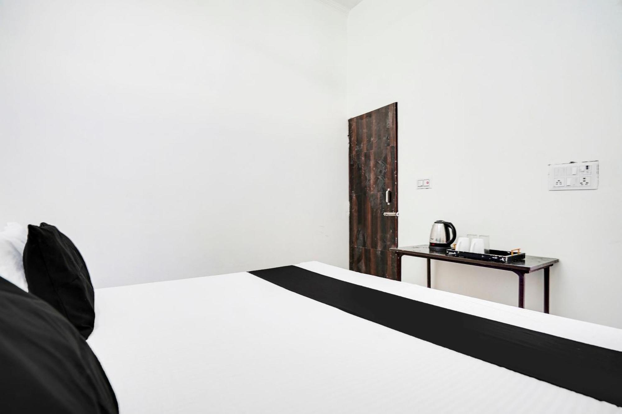 Hotel O The Moon Bareilly Ngoại thất bức ảnh