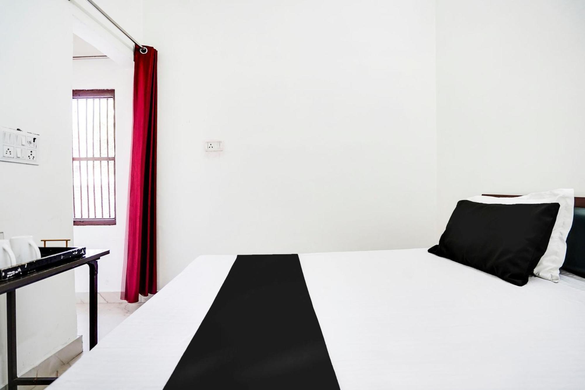 Hotel O The Moon Bareilly Ngoại thất bức ảnh
