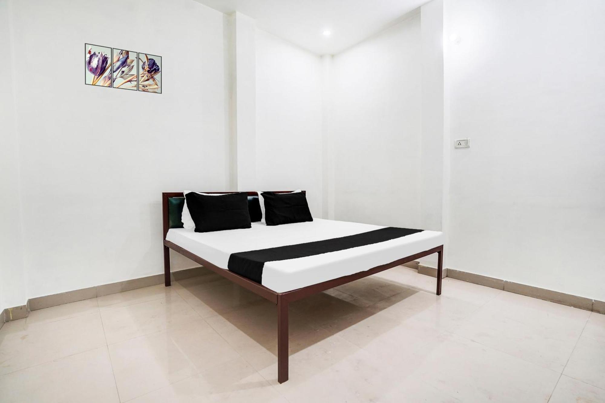 Hotel O The Moon Bareilly Ngoại thất bức ảnh
