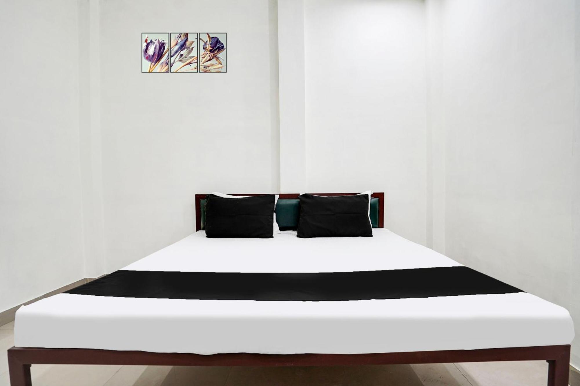 Hotel O The Moon Bareilly Ngoại thất bức ảnh