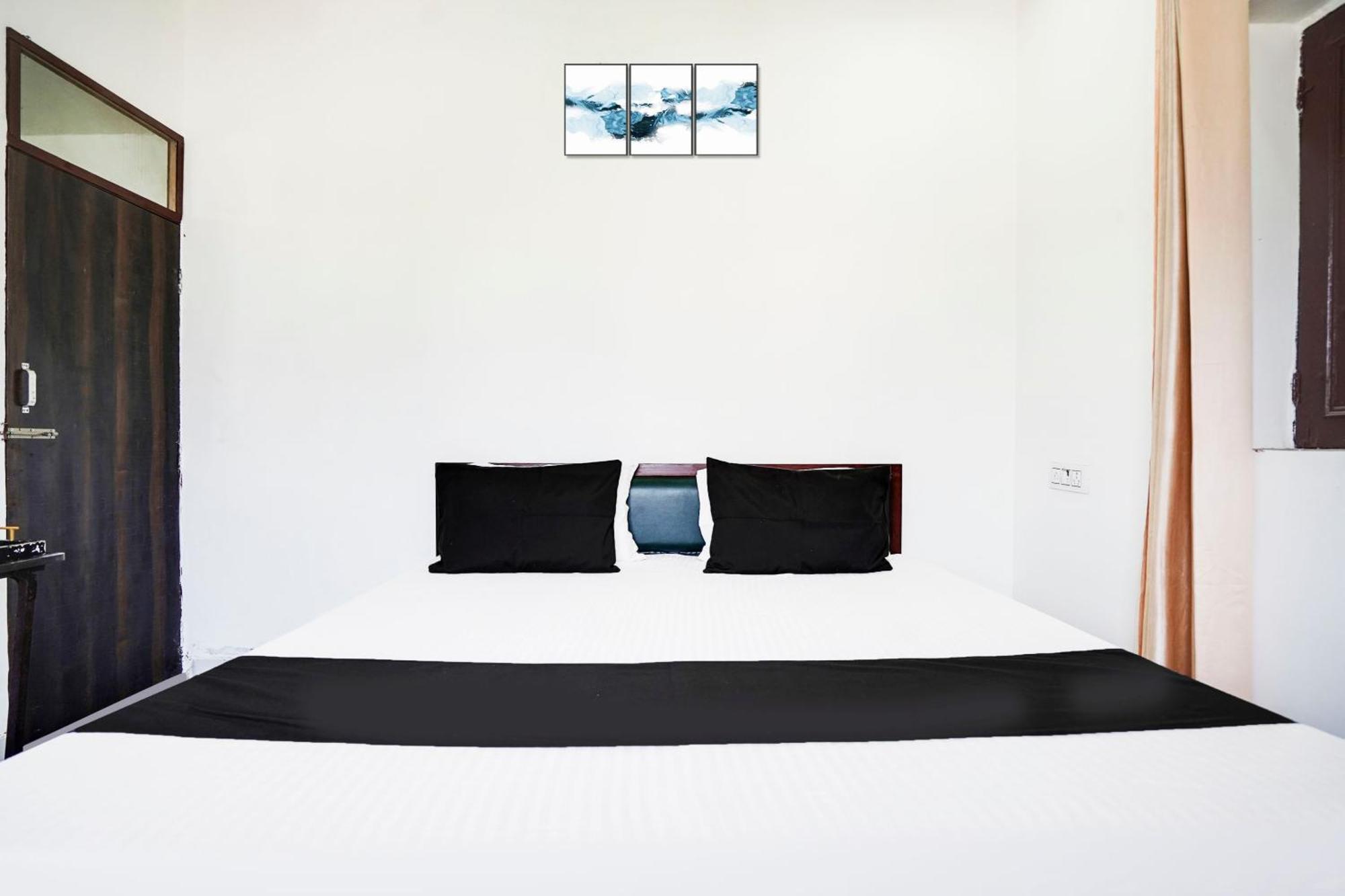 Hotel O The Moon Bareilly Ngoại thất bức ảnh