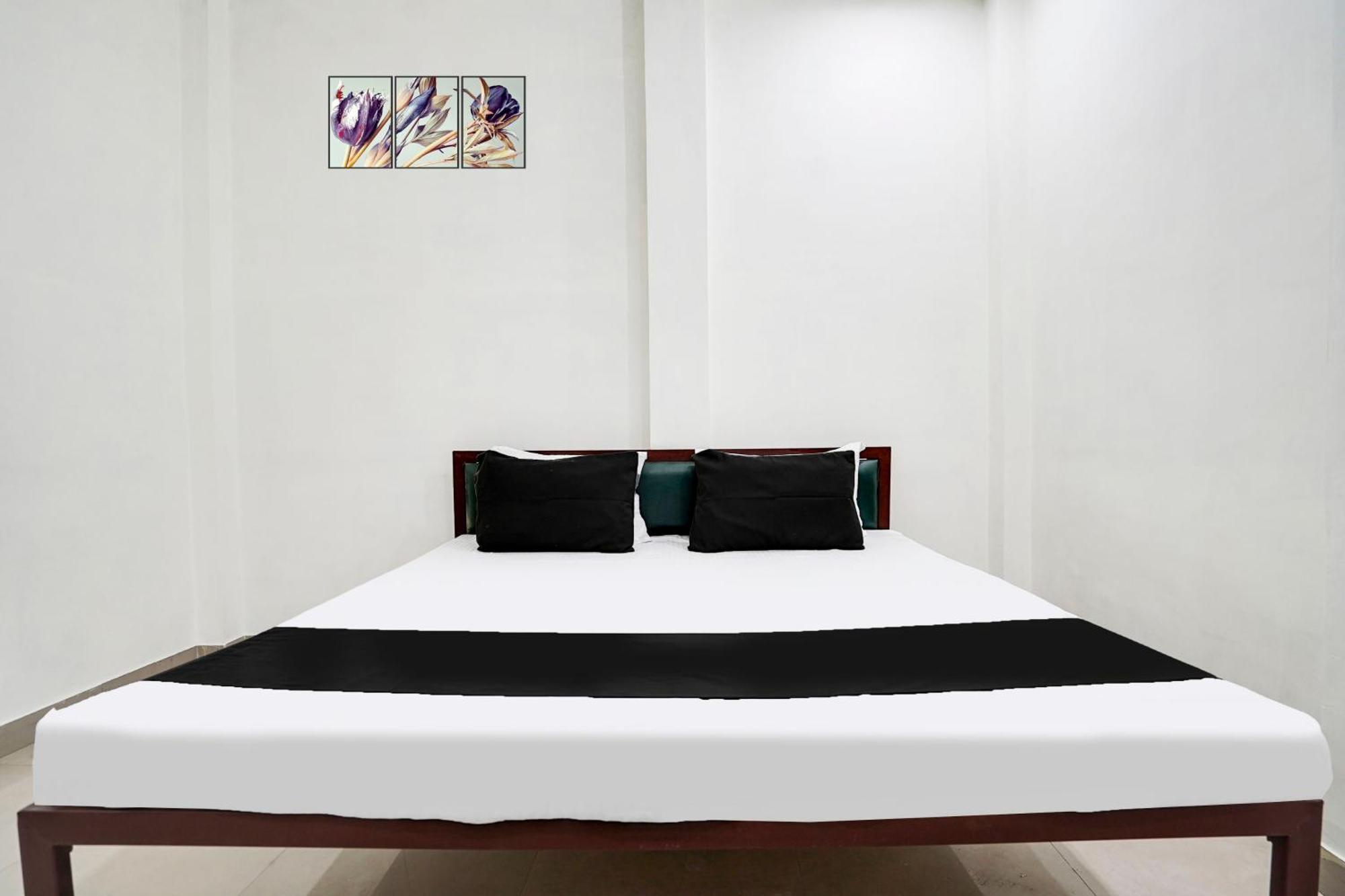Hotel O The Moon Bareilly Ngoại thất bức ảnh